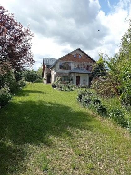 Casă cu 4 camere cu Teren 1758 Mp în Ștefănești