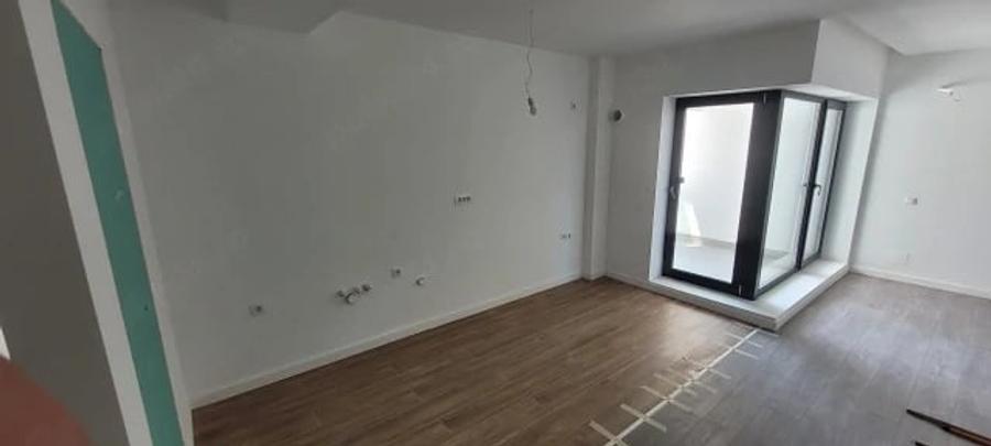 Apartament cu 3 camere decomandat în Baicului