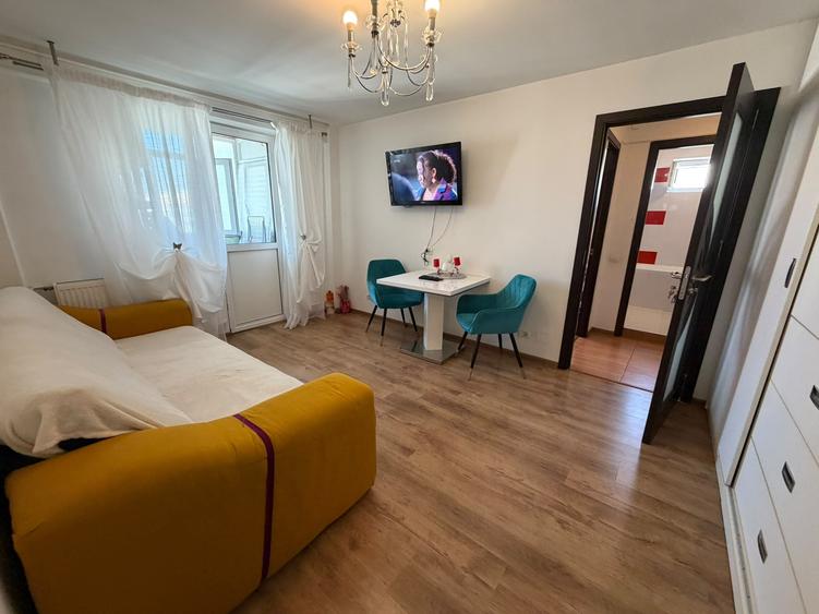 Apartament cu 3 camere semidecomandat în Pantelimon