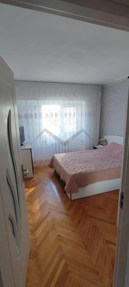 Apartament cu 3 camere decomandat în Filiași