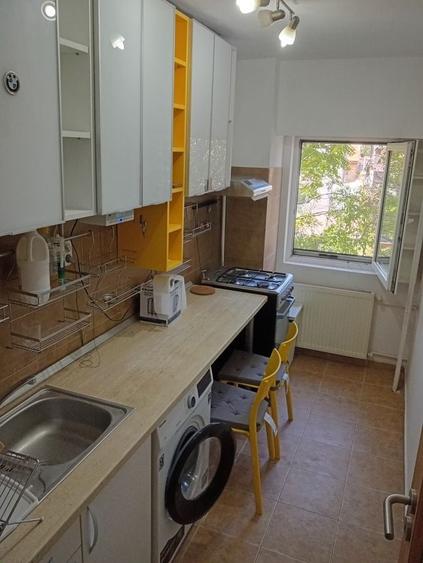 Garsonieră decomandată, mobilată în Vitan