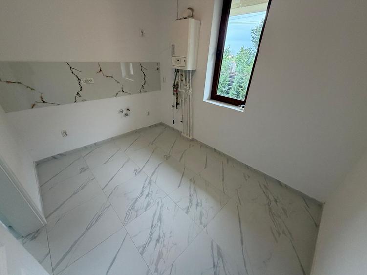 Duplex cu 4 camere cu Canalizare în Central