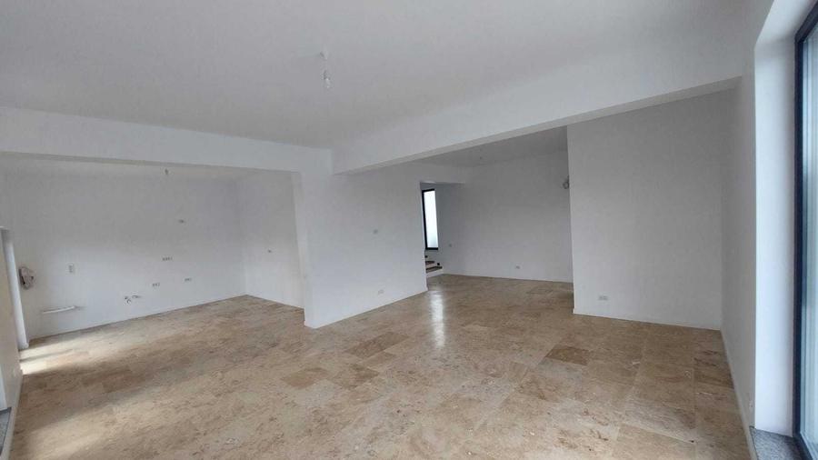 Casă cu 3 camere în Central