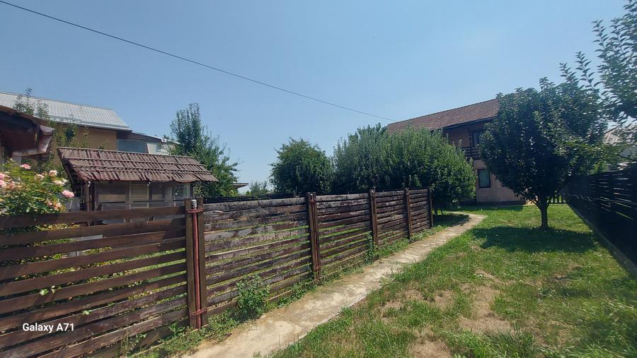 Casă individuală cu 10 camere cu Canalizare în Grădiștea