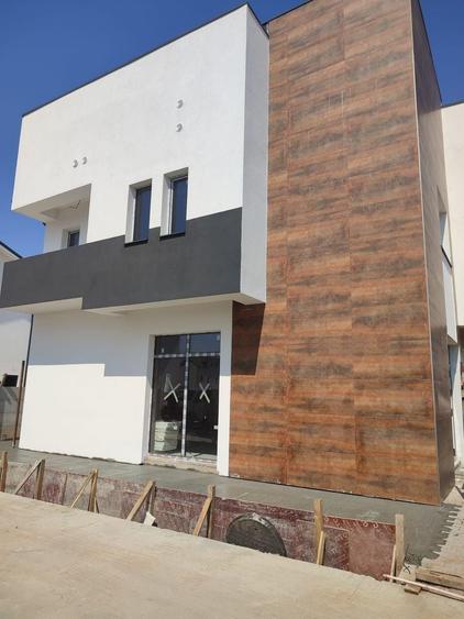 Apartament cu 3 camere decomandat în Nord-Est