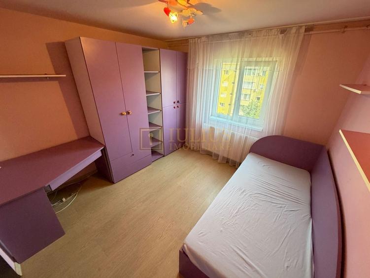 Apartament cu 3 camere semidecomandat, mobilat în Girocului
