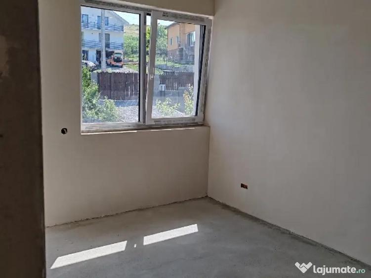 Casa de vanzare la intrare in Corpadea la drumul na?ional - 4