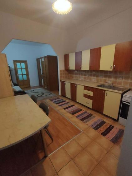 De inchiriat locuinta la curte zona centrala - 6