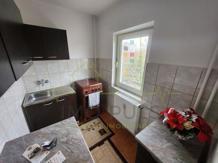 Etaj intermediar. Bucatarie din constructie. Telegrafului. 4 apartamente / etaj - 3