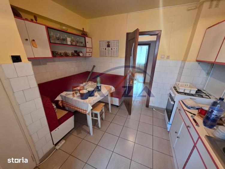 Olteniei, apartament 3 camere etaj 1, garaj sub bloc - 2