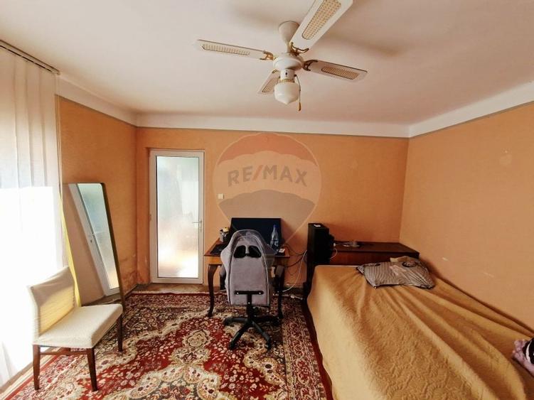 Vand sau schimb cu apartament  2 sau 3 camere si diferenta - 20