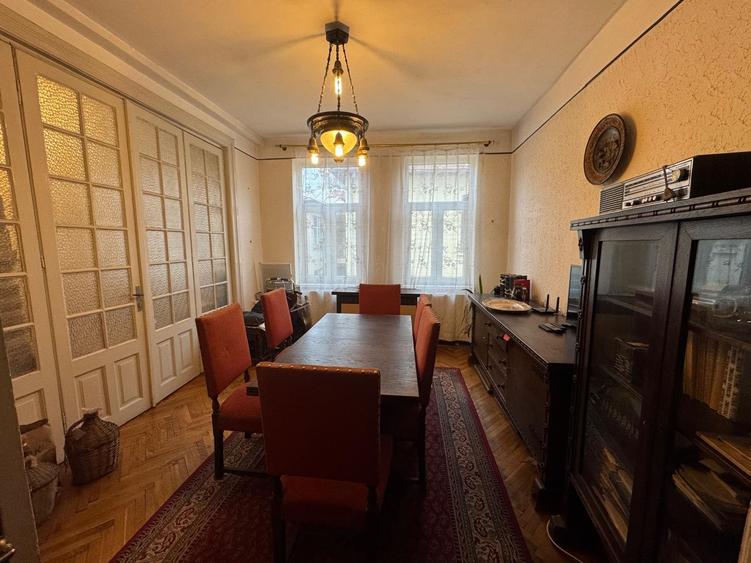 Vanzare apartament cinci camere vila D+P+2 Medicina Cotroceni - 1