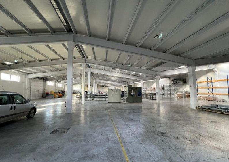 Hala cu acces facil, 2 incaperi, 2500 mp, zona Bulevardul Mu - 3