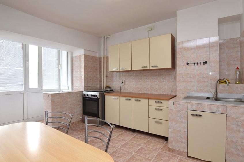 VANZARE APARTAMENT 4 CAMERE UNIRII – SFANTA VINERI - 23