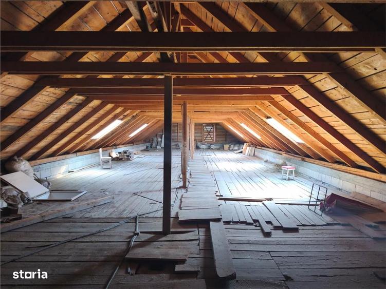 Casă cu 4 camere cu Teren 1255 Mp în 7 Noiembrie