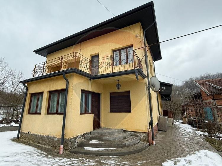 Casă / Vilă cu 6 camere de vânzare - 1