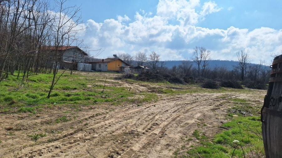 Teren intravilan in Batoti, Mehedinti, 5600 mp - 1