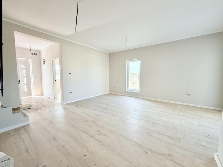 Duplex despartit prin camera tehnica - 4 camere - Mosnita - 4