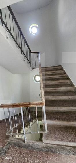 Casă cu 6 camere cu Teren 542 Mp în Brăduț