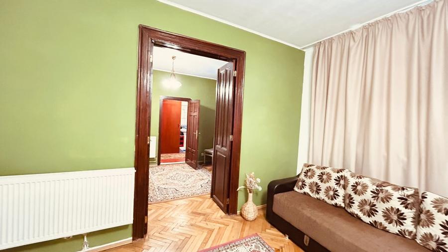 Parcul Carol . Budapesta .  2 CAMERE  = garsoniera dubla / suprafata 50 mp - 5