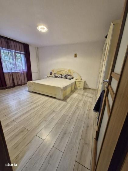 Apartament cu 3 camere decomandat în Vitan