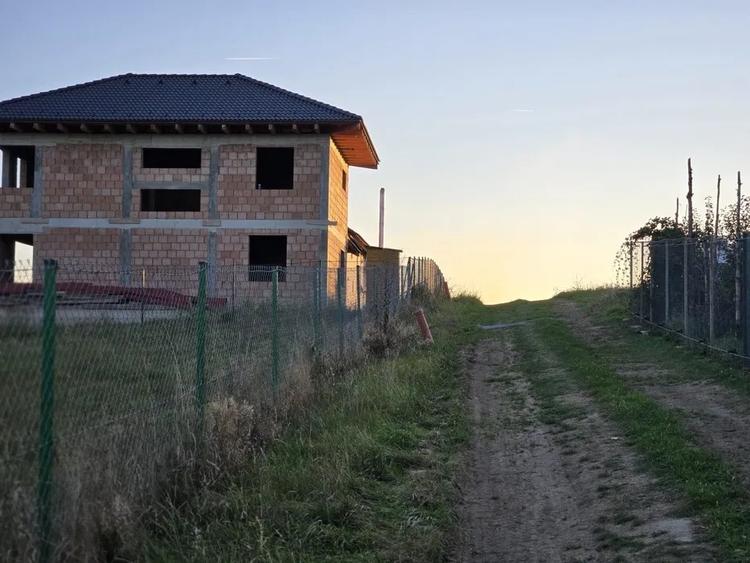 Vand teren cu utilitati pt constructie rezidentiala in Sovata - 4