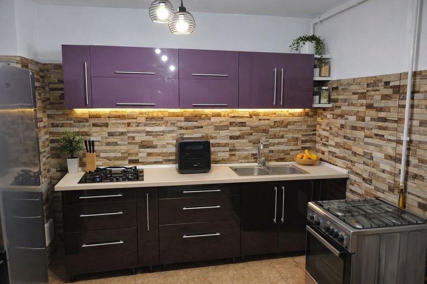 Apartament cu 3 camere decomandat în Trocadero