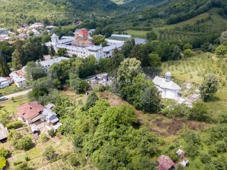 Oportunitate de investitie intr-o zona cu valoare istorica, spirituala Viforata Oportunitate de investitie intr-o zona cu valoare istorica, spirituala Viforata