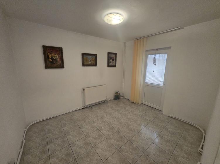 Ap 3 camere spatiu comercial in acte - 5