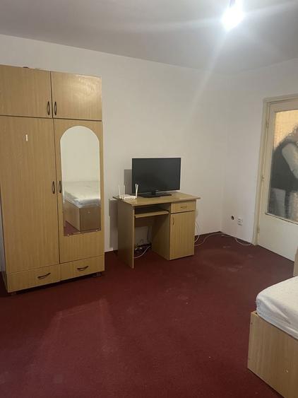 Inchiriez garsoniera pe termen lung! Detalii la telefon!! - 5