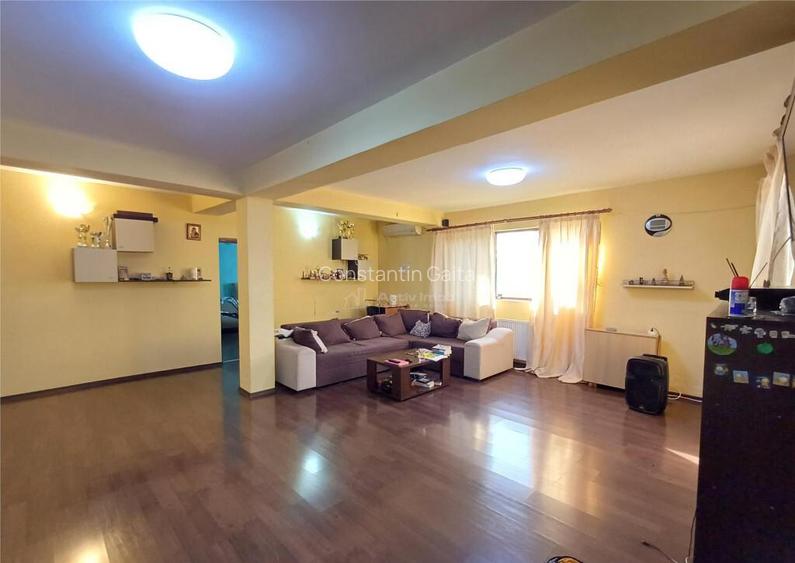 5 camere - 3 bai - 200 mp utili - teren 920 mp - Domnesti -