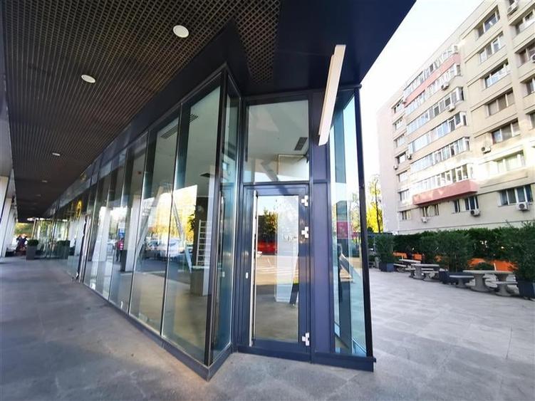 Spatiu comercial in cladire de birouri clasa A - 250 mp - 4