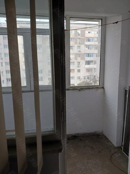 Apartament cu 3 camere decomandat în Micro 20