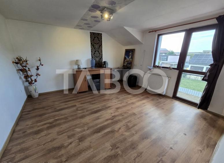 Casa de vanzare cu 6 camere 2 parcari curte libera 200 mp in Selimbar - 11