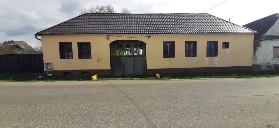 Crizbav Imobil 9 camere cu 9 bai , teren 1500mp , ideal pensiune - 1