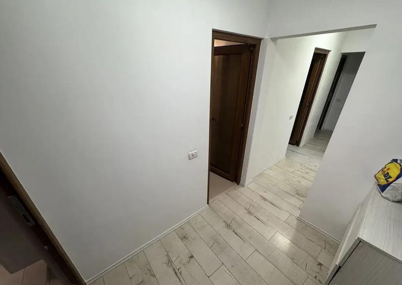 Apartament 3 camere zona Km 4 5 - 1