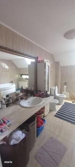 Casă cu 5 camere cu Teren 800 Mp în Mărgineni