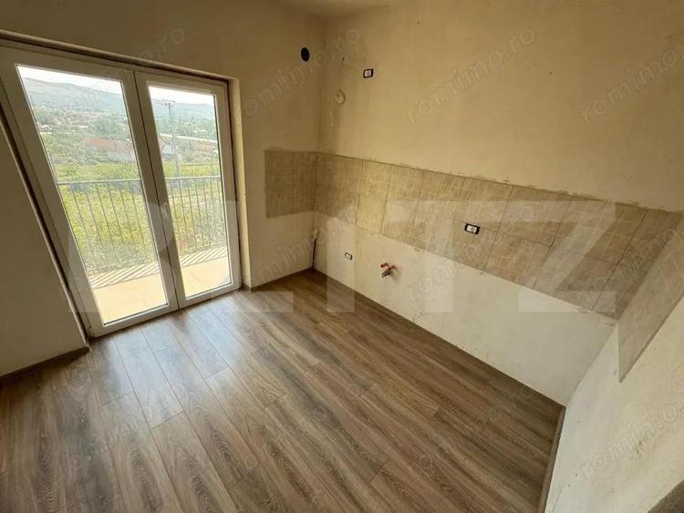 Apartament 3 camere, 80 mp, curte si garaj, Micro - 8