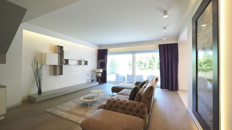 Apartament superb cu gradina | 2 garaje - 4