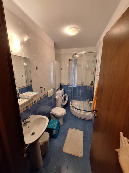 Apartament 3 camere/ Centrala proprie/ 6 minute de metrou - 6