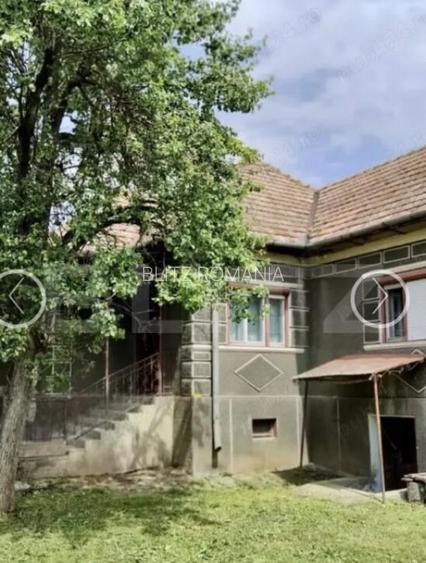 Casa cu 3 camere bucatarie si Baie 70 mp ?i teren de 1300mp