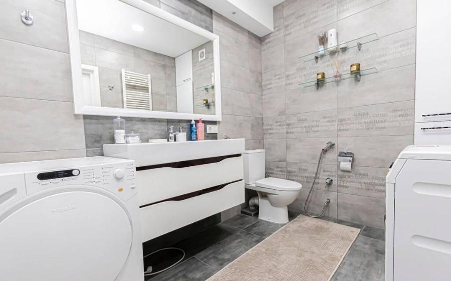 Apartament cu 3 camere de vanzare in zona Tractorul - 4