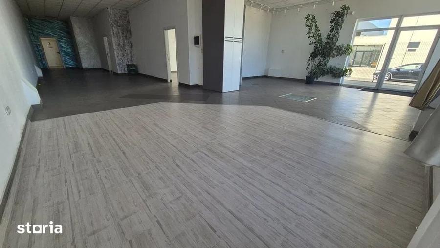 Spațiu comercial, de 1,100 mp, în Central