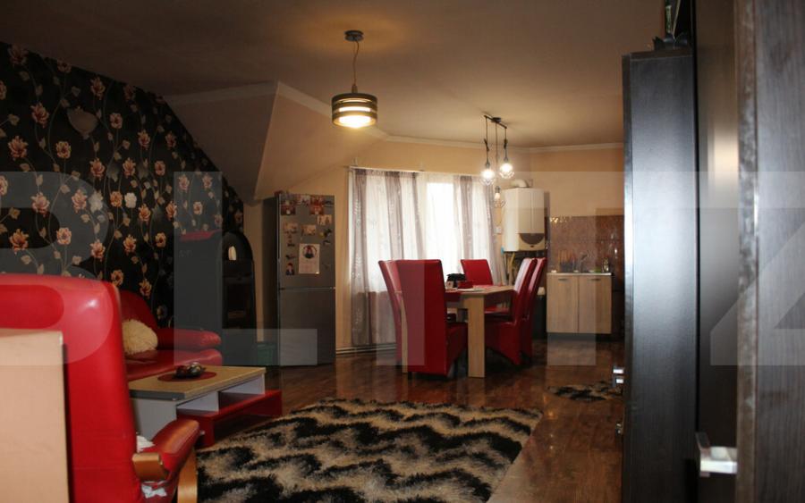 Casa cu etaj ?i spa?iu comercial, vedere la partia de sc - 1