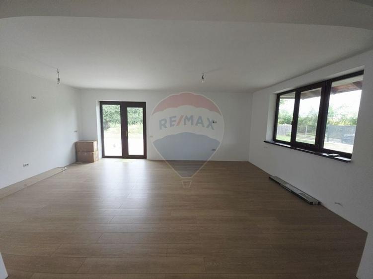 Casă cu livadă și teren generos – Girov - 22