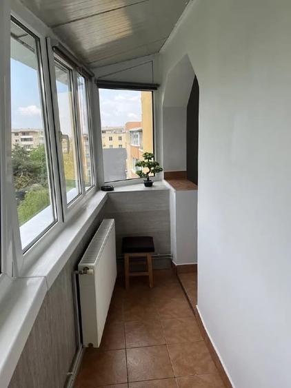 De vânzare apartament cu 2 camere decomandat etaj 4/4 - 3