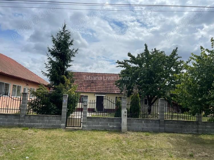 Vand casa cu gradina