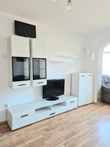 Inchiriez apart 2 camere,Piata Centrala - 9