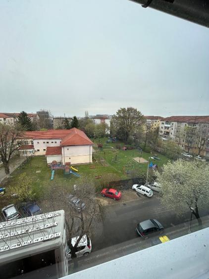 Proprietar Vand apartament cu o camera mobilat si utilat zona Buziasului AEM Str - 16