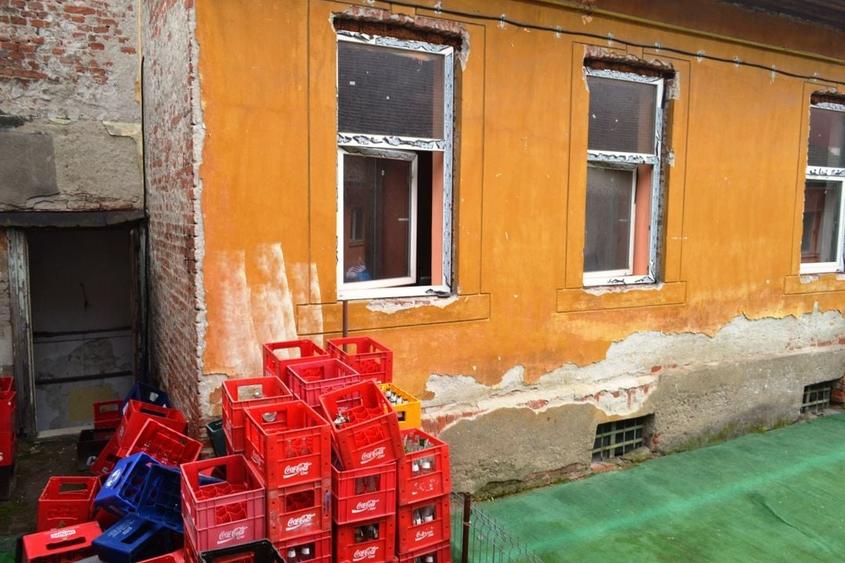 Cladire istorica intre P-ta Balcescu si P-ta Maria - 4